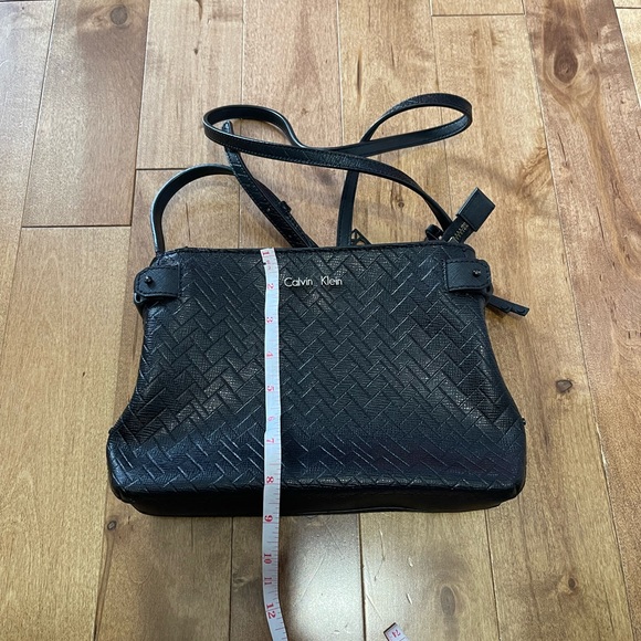 Calvin Klein cross body - Picture 2 of 5